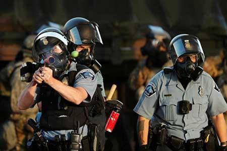 رفتارهای خشن پلیس آمریکا تهدیدی برای جان شهروندان هستند
