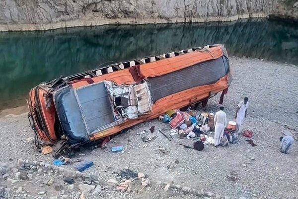 واژگونی اتوبوس در پاکستان، 70 نفر کشته و زخمی شدند